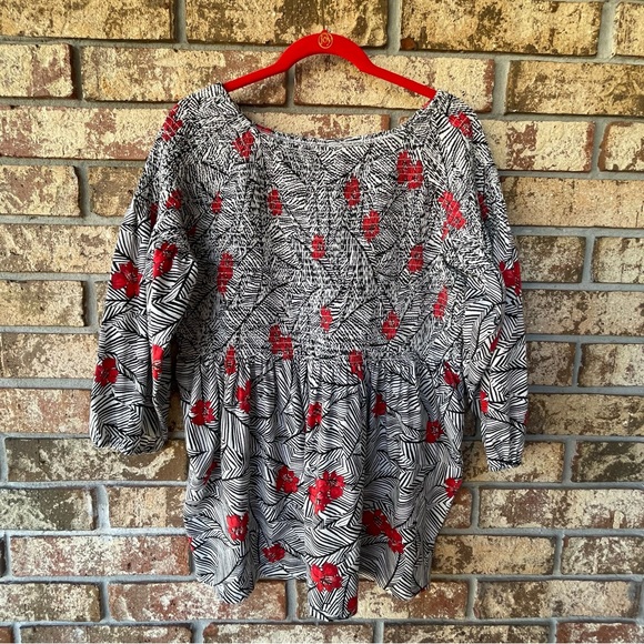 J.Jill Top Ladies Size Large Ruching 3/4 Sleeves Black White Red Floral Sweet! - Picture 1 of 4